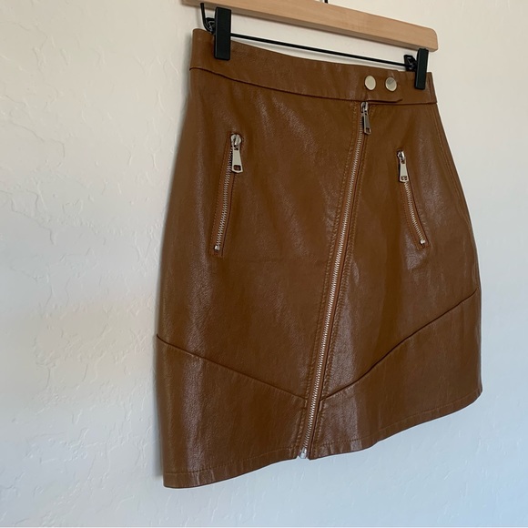 Kendall & Kylie Faux Leather Skirt. Size: Small. Excellent condition - Picture 3 of 7